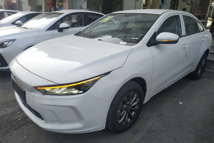 吉利几何A 2024款 500KM 出行版车身外观1