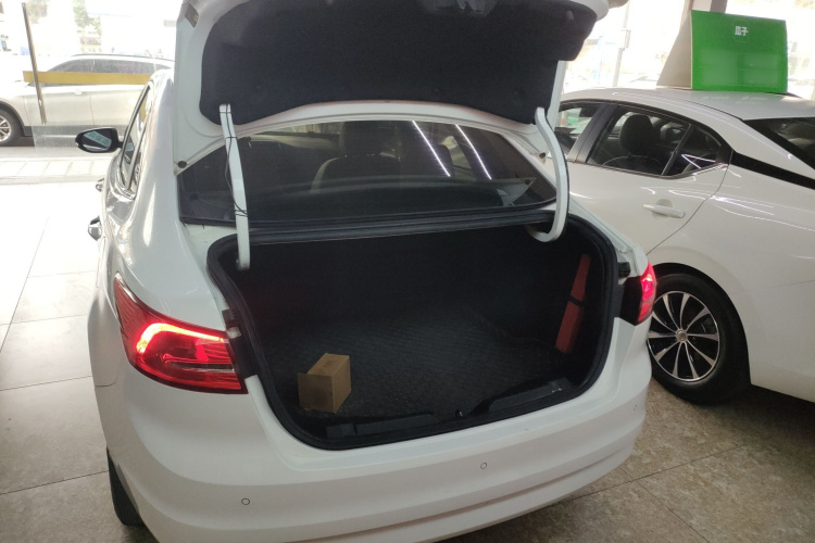 福特 福睿斯 2017款 改款 1.5L 自动舒适型机舱底盘23