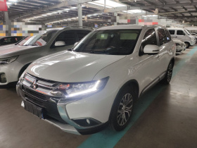 三菱 欧蓝德 2018款 2.0L 两驱荣耀版 5座