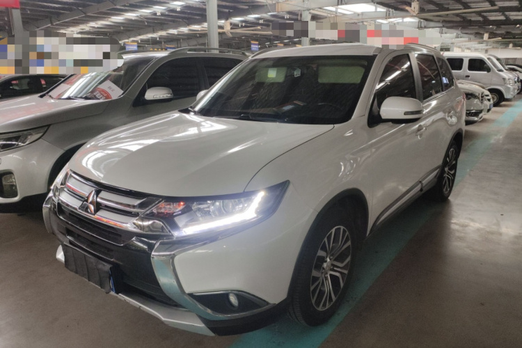 三菱 欧蓝德 2018款 2.0L 两驱荣耀版 5座车身外观1