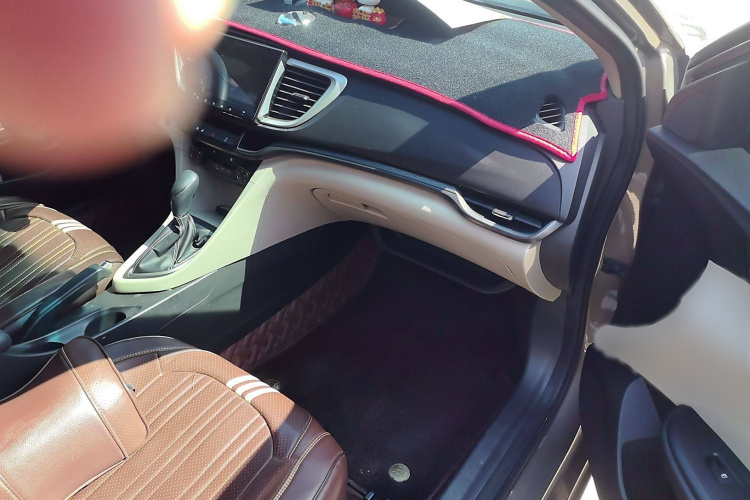 别克 英朗 2016款 15N 自动精英型中控内饰7009