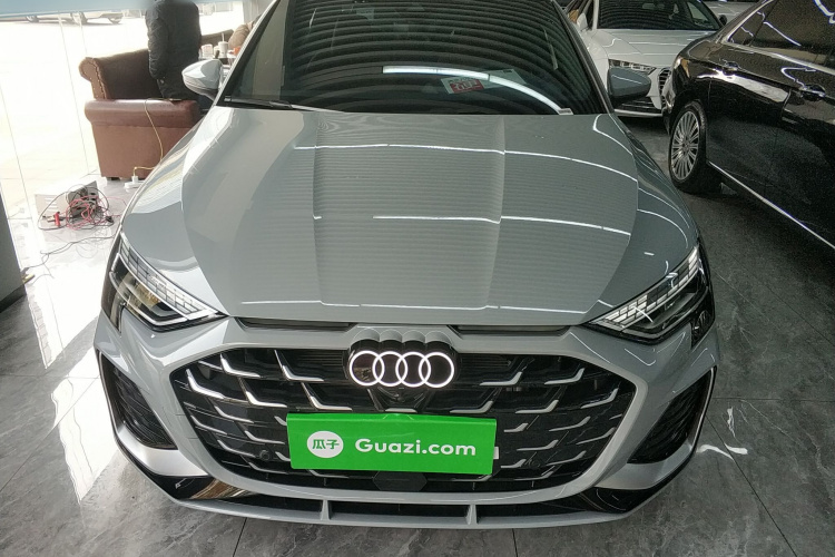 奥迪A3 2025款 A3L Limousine 35TFSI 飞驰尊享型车身外观2