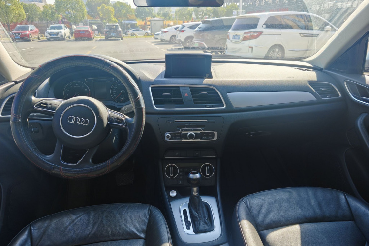 奥迪Q3 2018款 30周年年型 30 TFSI 时尚型中控内饰7004