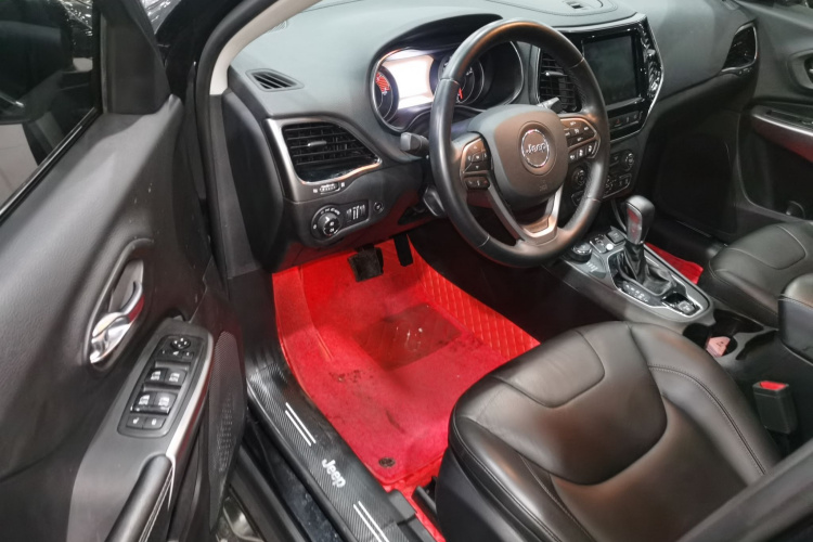 Jeep 自由光 2019款 2.0T 四驱探享版+自动驾驶智慧包 国V中控内饰7003