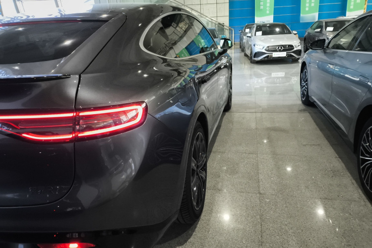 鸿蒙智行 智界R7 2025款 增程 331km Ultra车身外观9