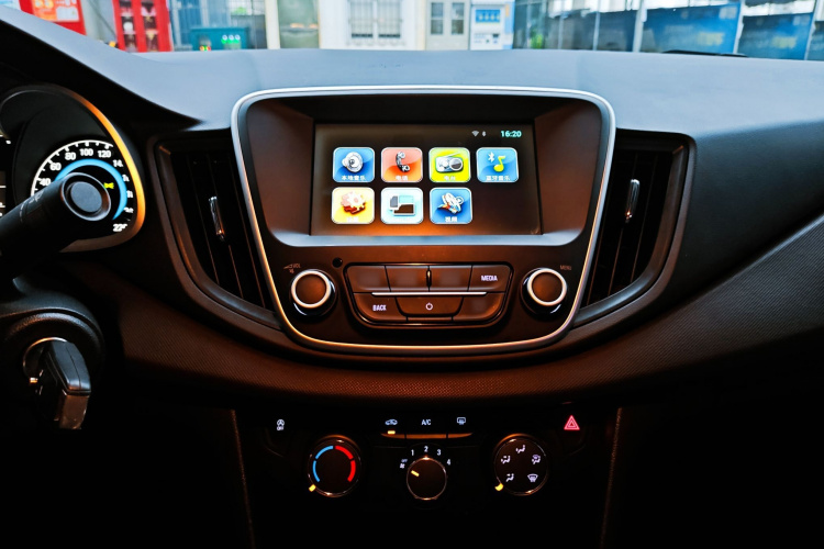 雪佛兰 科沃兹 2018款 320 手动欣悦版局部细节16