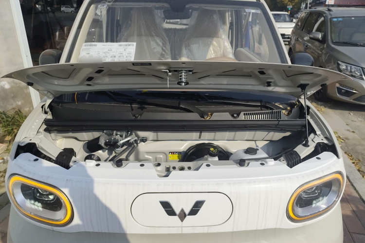 五菱汽车 宏光MINIEV 2024款 第三代 215km 青春版机舱底盘24