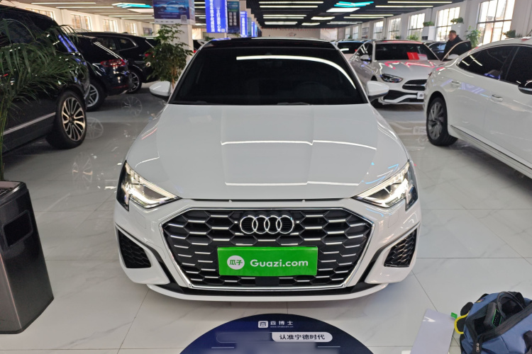 奥迪A3 2023款 改款 Sportback 35 TFSI 时尚运动型车身外观2