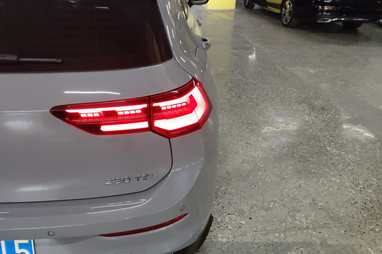 大众 高尔夫 2023款 改款 280TSI DSG R-Line车身外观9