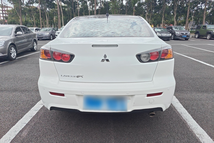 三菱 翼神 2016款 1.8L CVT黑白复刻版车身外观6004