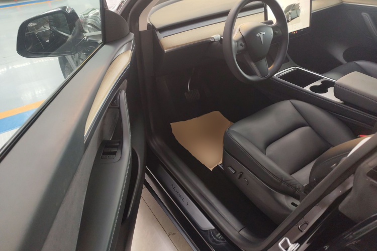 特斯拉 Model Y 2022款 改款 后轮驱动版中控内饰7003