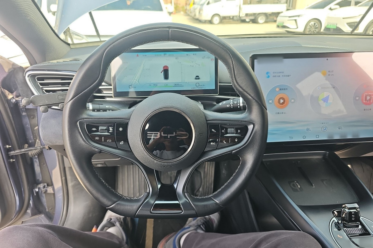 比亚迪 海豹 2024款 荣耀版 550km 精英型中控内饰13