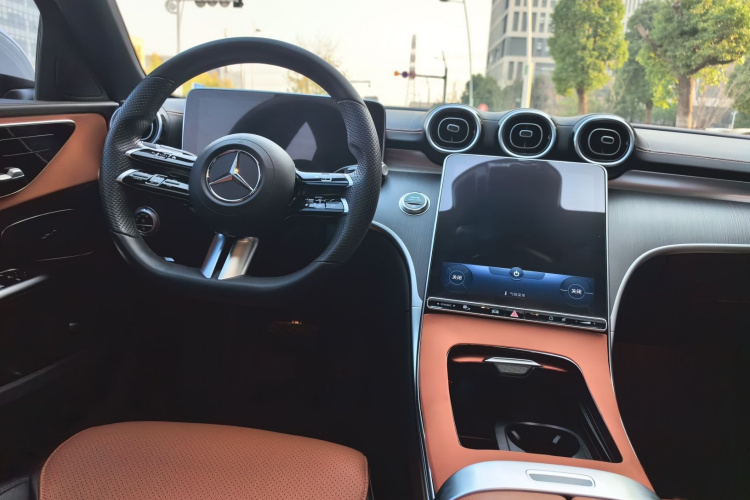 奔驰C级 2022款 改款 C 200 L 运动版中控内饰7011