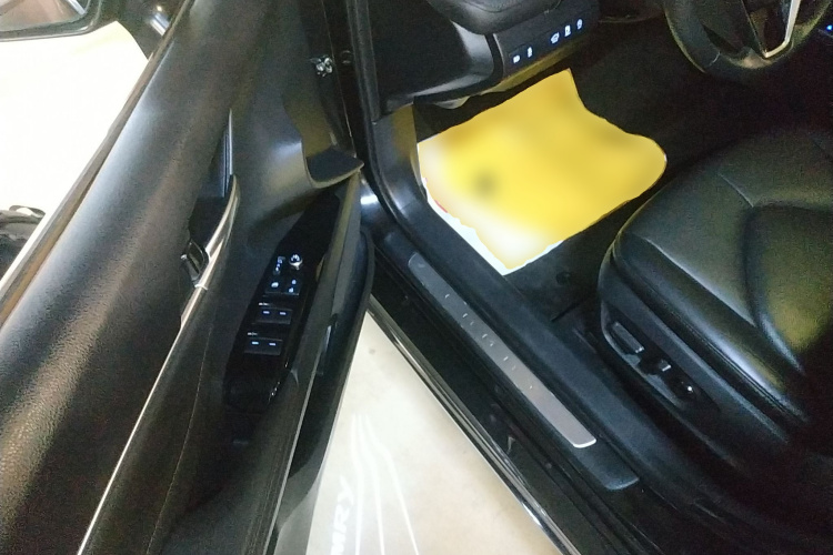 丰田 凯美瑞 2023款 2.5G 豪华版中控内饰20