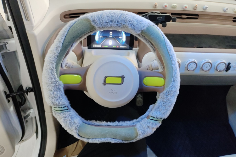 奔腾小马 2026款 222km 炫彩马中控内饰13