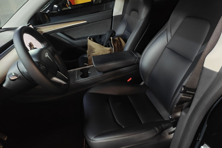 特斯拉 Model Y 2021款 标准续航后驱版中控内饰19