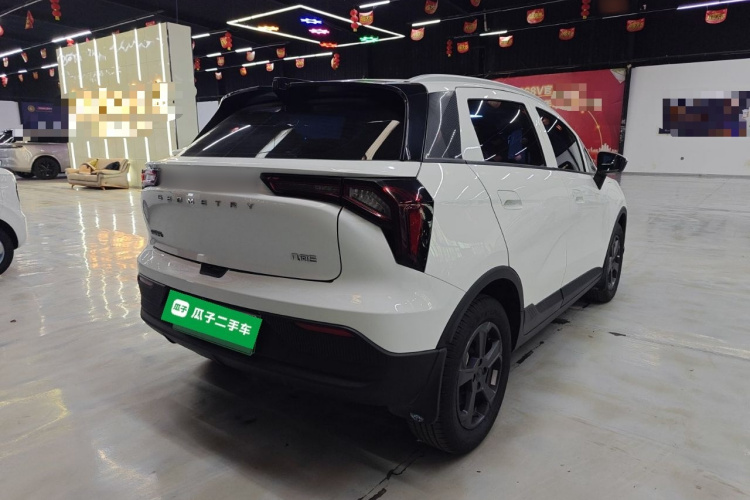 吉利几何 几何E 2022款 320KM 乖巧虎 5座车身外观7