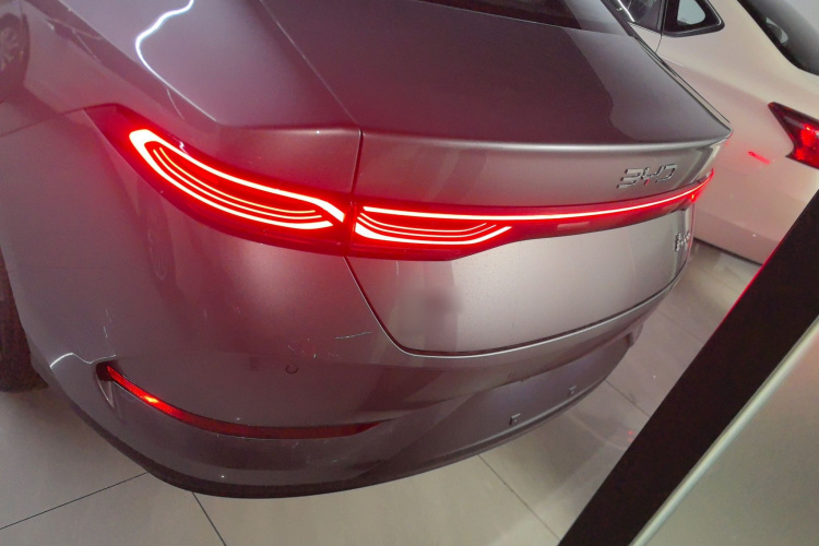 比亚迪 秦PLUS 2025款 DM-i 智驾版 55KM领先型车身外观6004