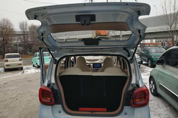 五菱汽车 宏光MINIEV 2025款 四门版 臻享+款机舱底盘23