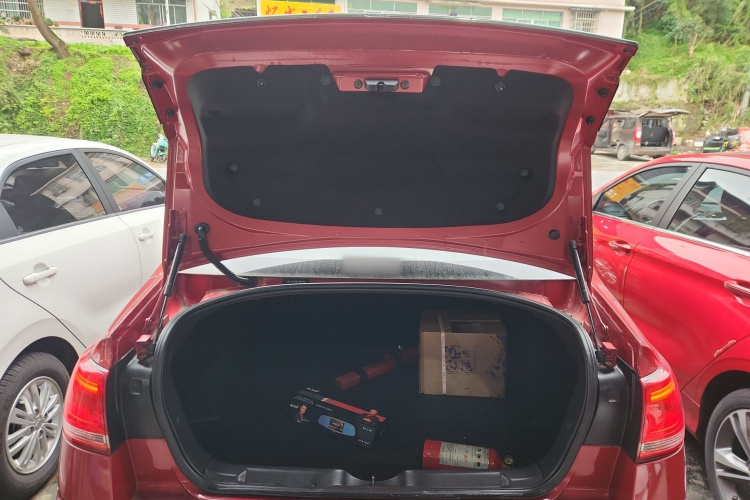 雪铁龙 世嘉 2013款 三厢 1.6L 自动品尚型机舱底盘23