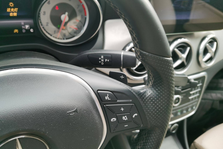 奔驰GLA 2016款 GLA 220 4MATIC 时尚型局部细节18