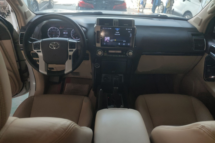 丰田 普拉多 2016款 2.7L 自动标准版中控内饰7002