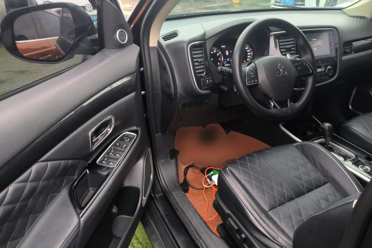 三菱 欧蓝德 2020款 2.4L 四驱致享版 7座中控内饰20