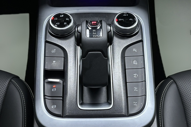 坦克300 2021款 越野版 2.0T 征服者中控内饰7004