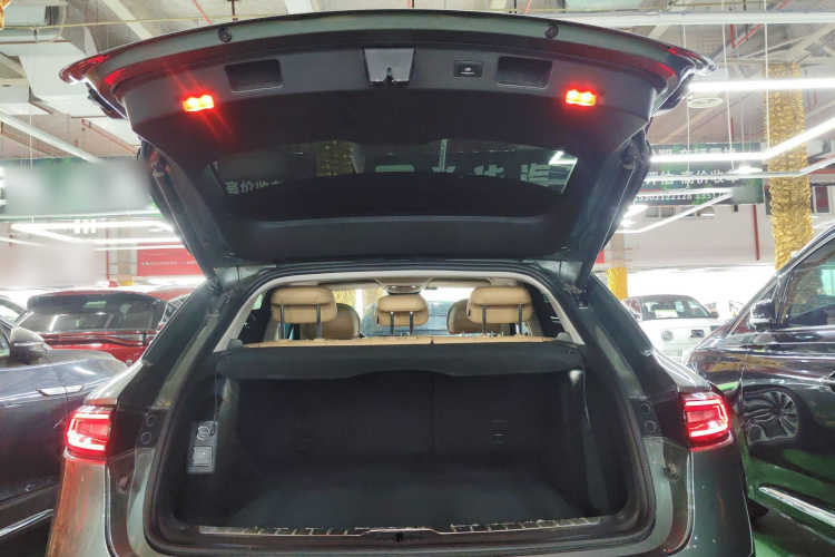 鸿蒙智行 问界M5 2022款 增程四驱性能版局部细节23