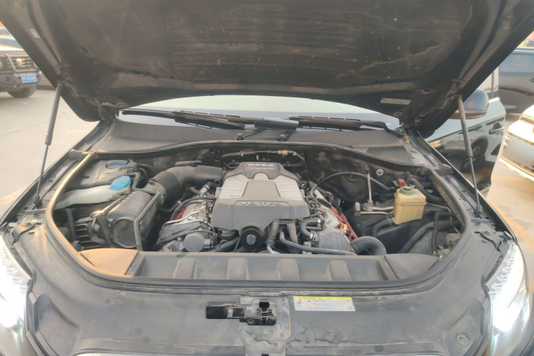 奥迪Q7 2014款 35 TFSI 运动型机舱底盘24