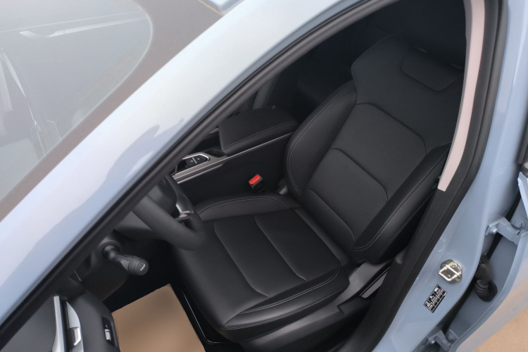 吉利汽车 帝豪 2025款 第4代 1.5L CVT星耀版中控内饰19