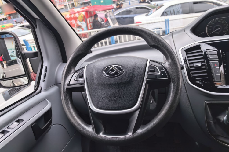 上汽大通MAXUS 新途V80 2019款 2.5T经典款6挡手动傲运通改款短轴超低顶5/6座中控内饰13