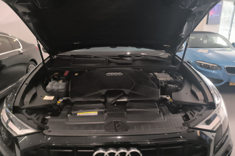 奥迪Q8 2019款 55 TFSI 臻选动感型机舱底盘24