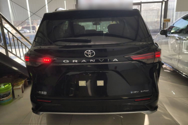 丰田 格瑞维亚 2026款 2.5L混动 尊贵PLUS四驱版车身外观6