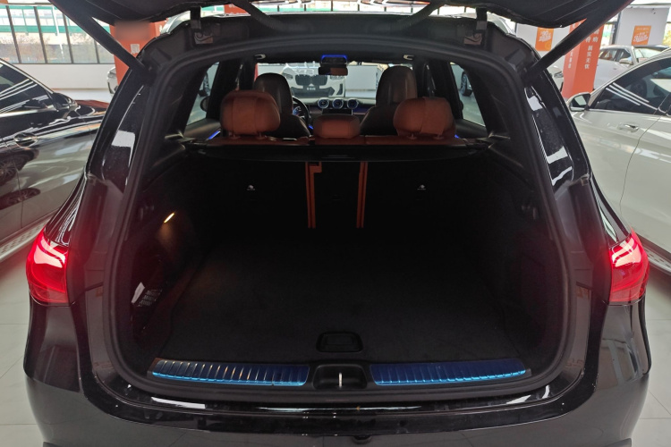 奔驰GLC 2023款 改款 GLC 300 L 4MATIC 动感型 5座机舱底盘23