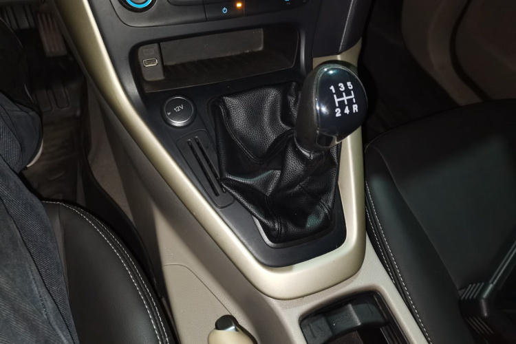 福特 福克斯 2017款 三厢 1.6L 手动舒适型智行版局部细节18