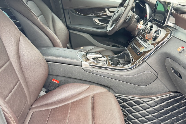 奔驰GLC 2017款 GLC 260 4MATIC 动感型中控内饰7002