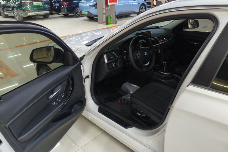 宝马3系 2017款 320Li 时尚型中控内饰7003