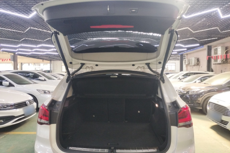 宝马X1 2020款 sDrive20Li 时尚型机舱底盘23