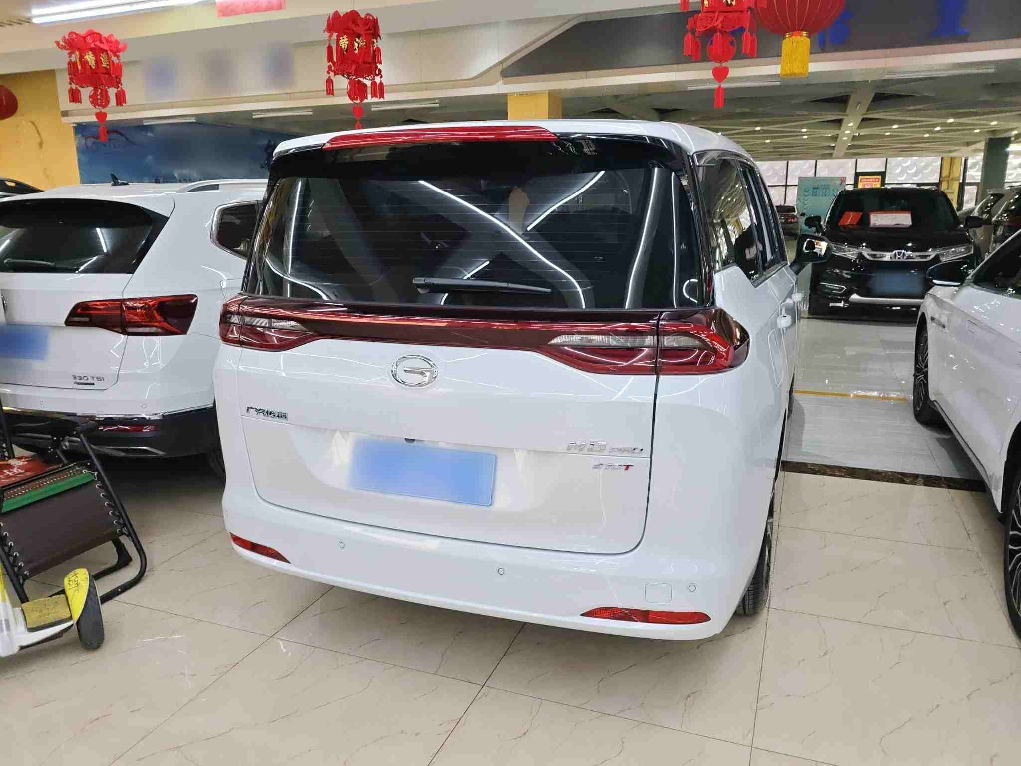 车辆右后45度外观展示