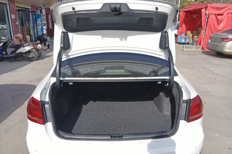 大众 帕萨特 2015款 1.8TSI DSG尊荣版机舱底盘23