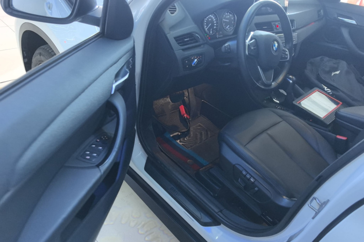 宝马X1 2018款 sDrive18Li 时尚型中控内饰19