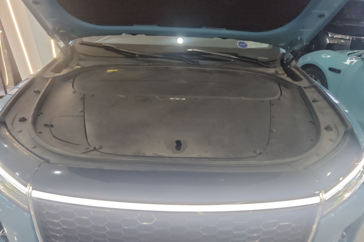 理想汽车 理想ONE 2021款 增程6座版机舱底盘24