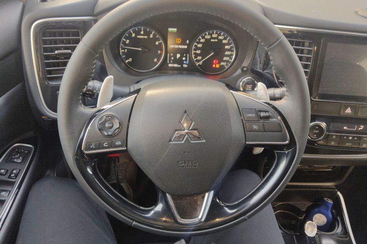 三菱 欧蓝德 2019款 2.4L 四驱致享版 5座 国V中控内饰13