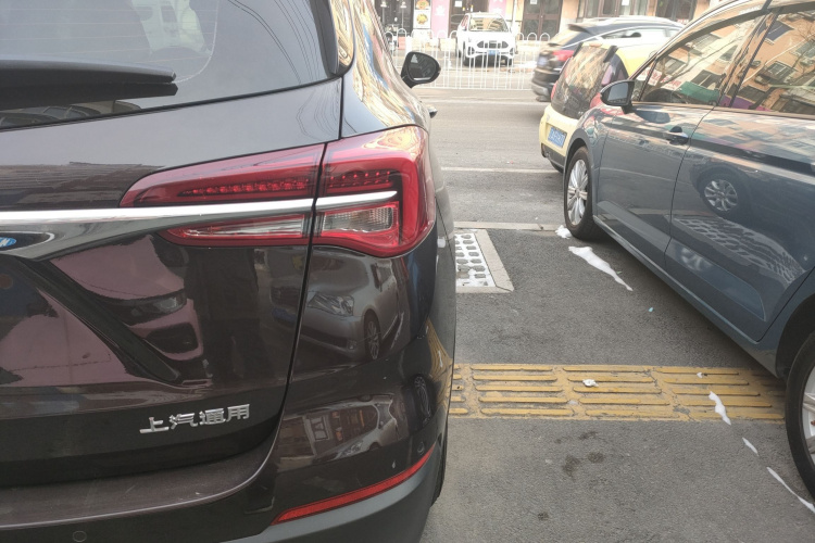 别克 昂科威 2020款 20T 两驱精英型车身外观9