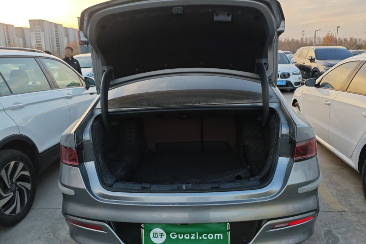 比亚迪 秦PLUS 2024款 荣耀版 DM-i 55KM领先型机舱底盘23