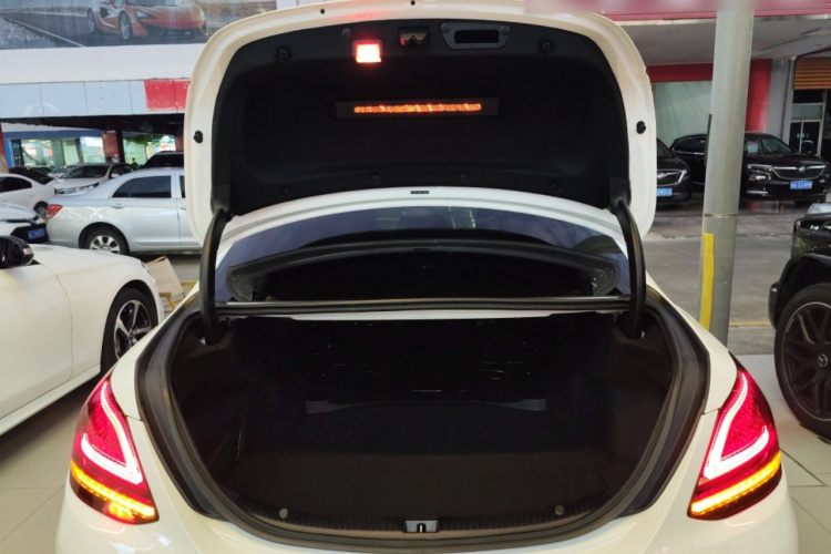 奔驰C级 2019款 C 260 运动版机舱底盘23