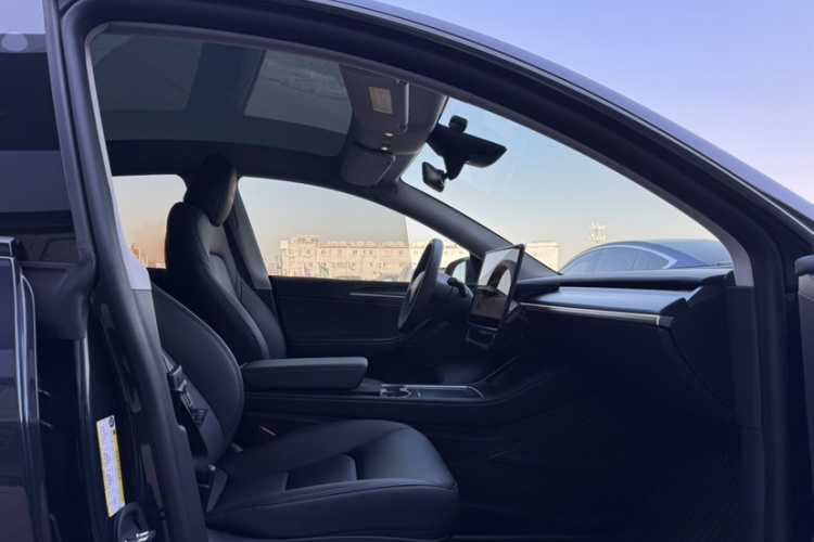 特斯拉 Model Y 2024款 后轮驱动版中控内饰7002