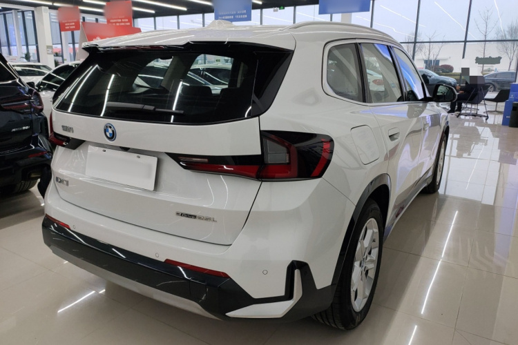宝马iX1 2023款 eDrive25L X设计套装车身外观7