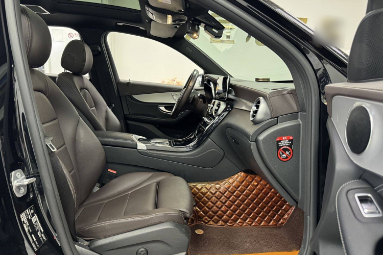 奔驰GLC 2020款 GLC 260 L 4MATIC 动感型中控内饰7011